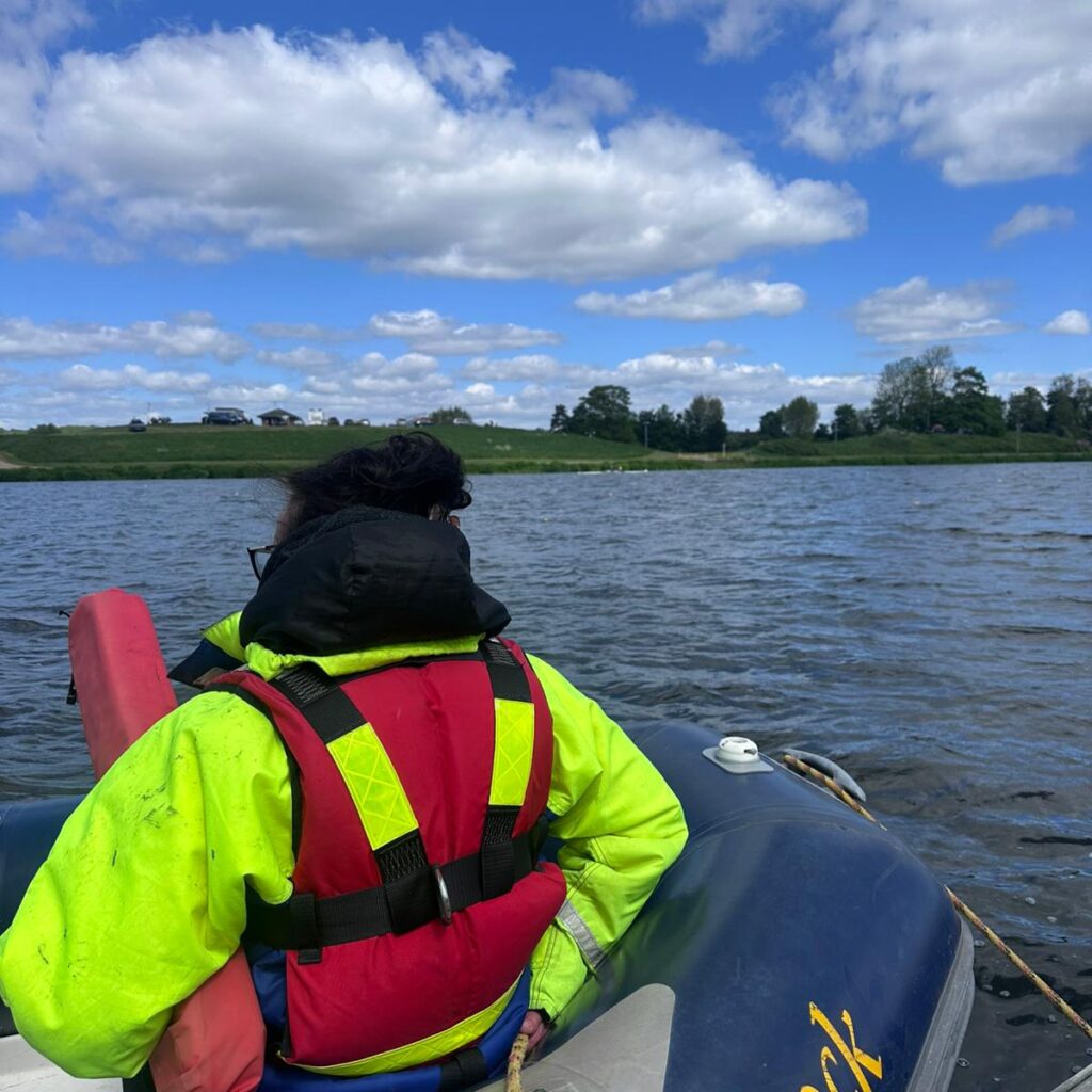 Liefguard on safety boat
