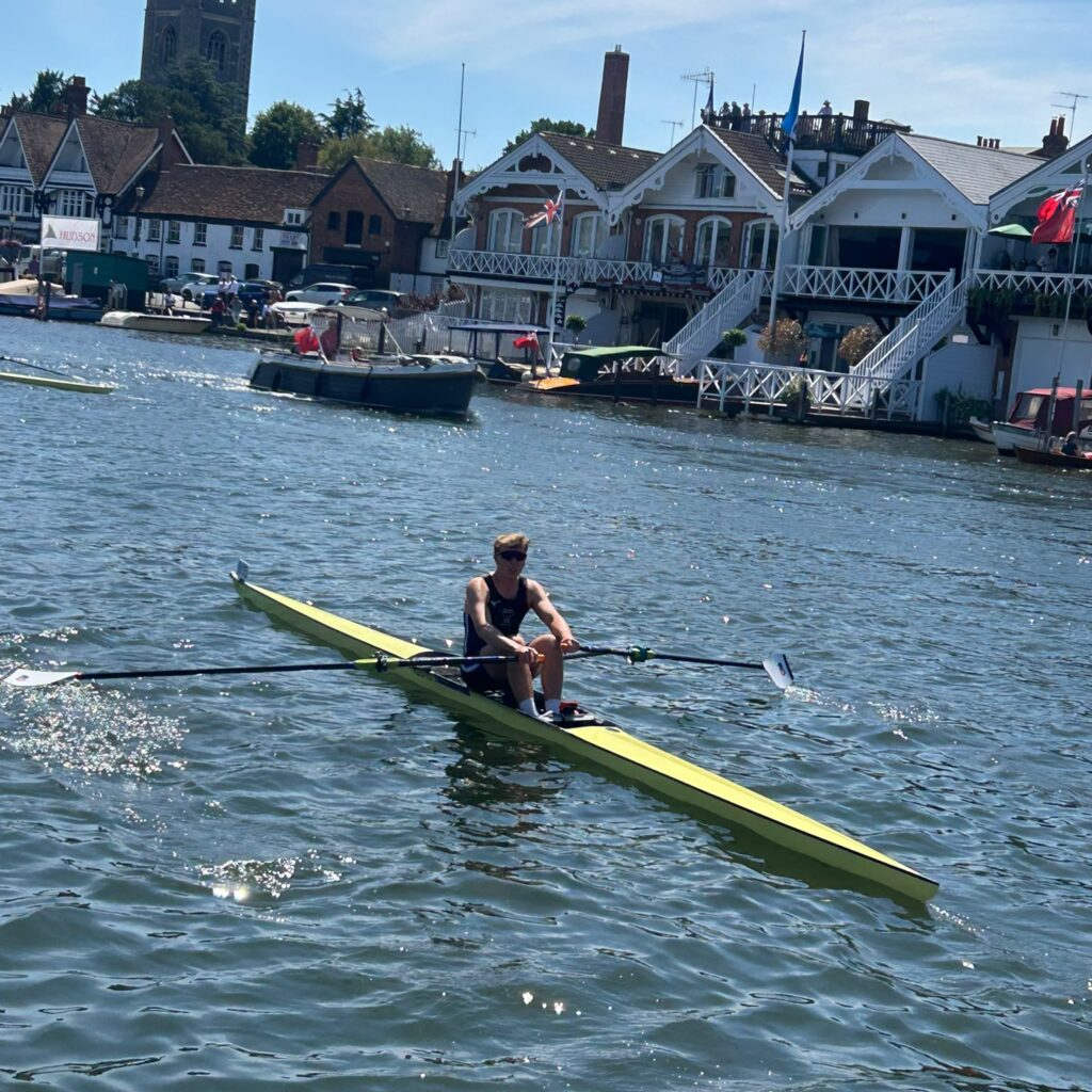 Single sculller at Henley Regatta finsish area